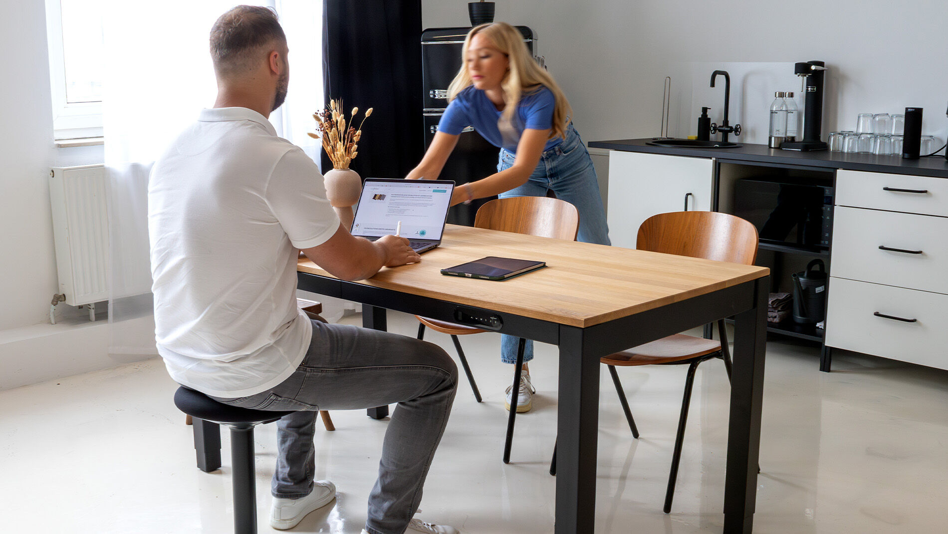 PRIMUS 4-Bein Schreibtisch Weiß Birke 2600 x 800 x 25 mm