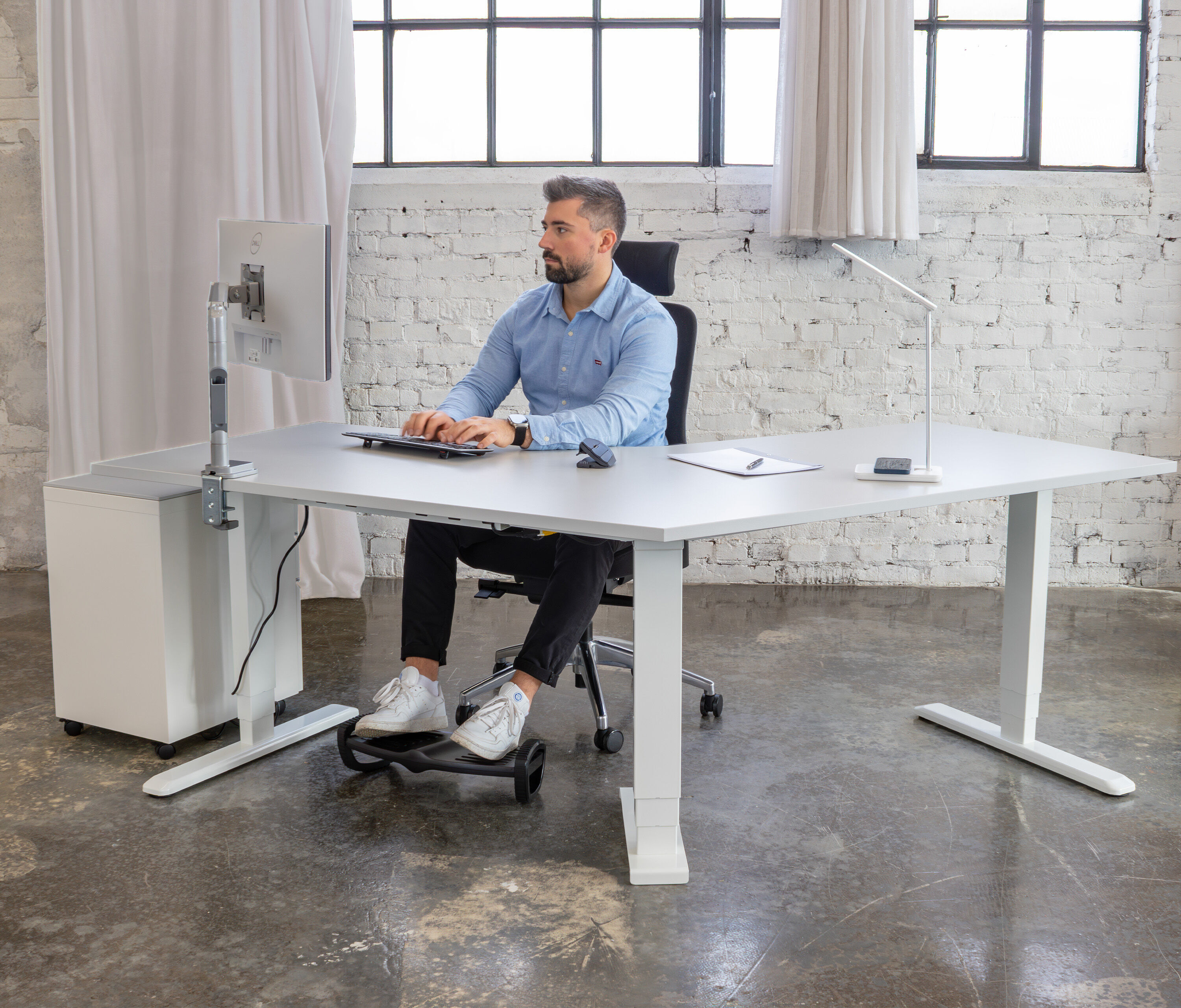 PRIMUS Winkelschreibtisch, Gestell Grau, Tischplatte 1400 x 800 x 25 mm Topweiß