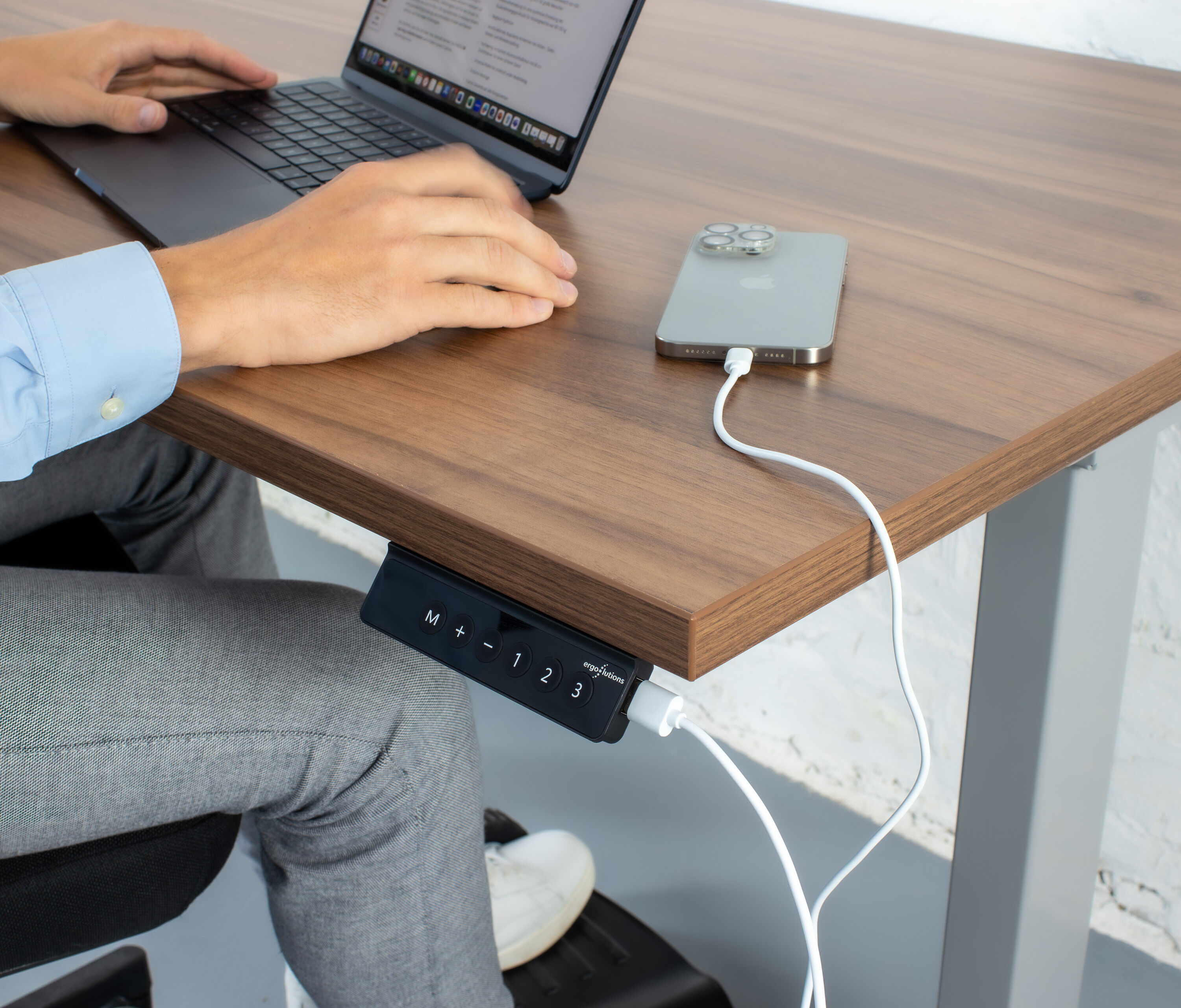 FOKUS Gestell Schwarz, Tischplatte 1200 x 700 x 19 mm Eiche