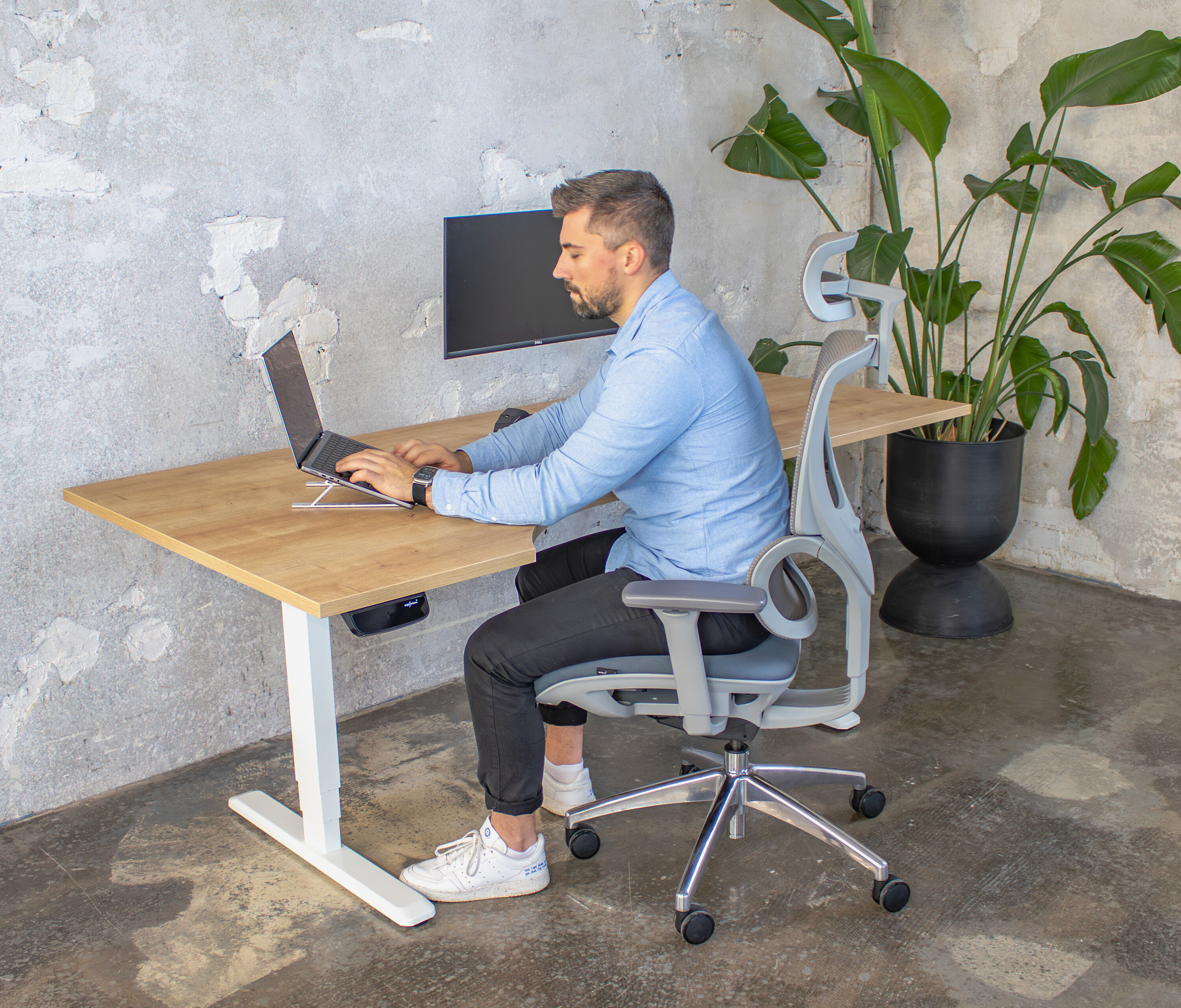 PRIMUS Freiformschreibtisch, Gestell Schwarz, Tischplatte 1600 x 800/1000 x 25 mm Buche, Ausführung Rechts