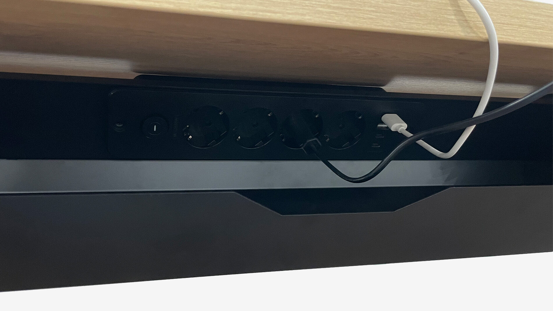 Kabelwanne mit optional integrierter Steckdose