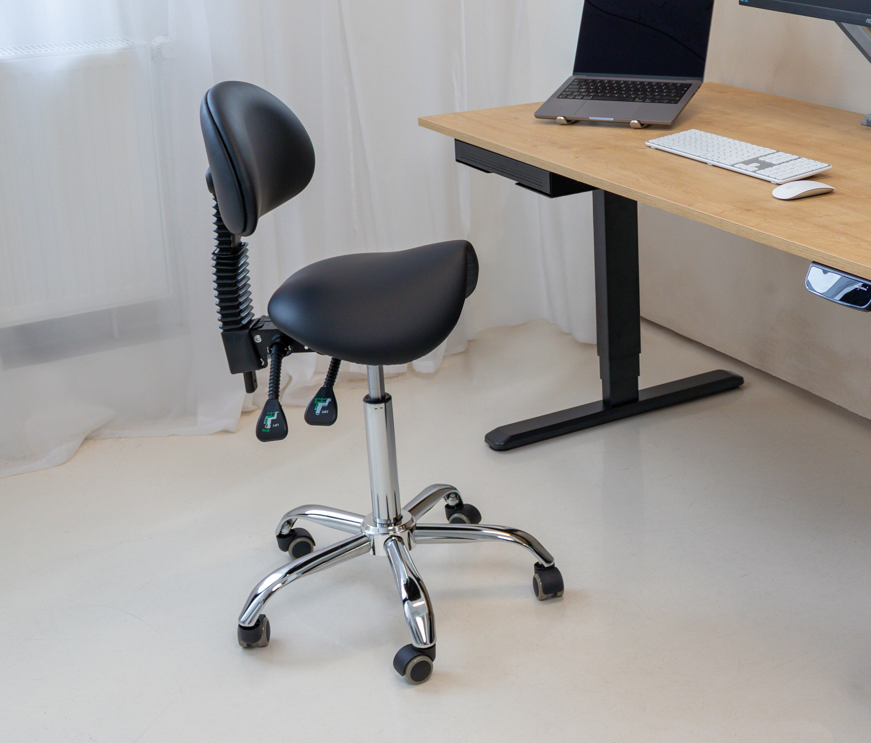 Sattelhocker mit Lehne